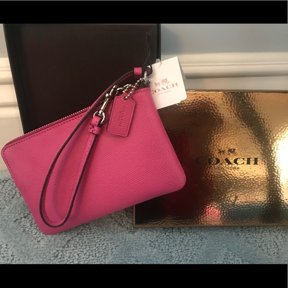 BRAND NEW COACH WRISTLET ACCEPTING OFFERS‼️ - Picture 2 of 3